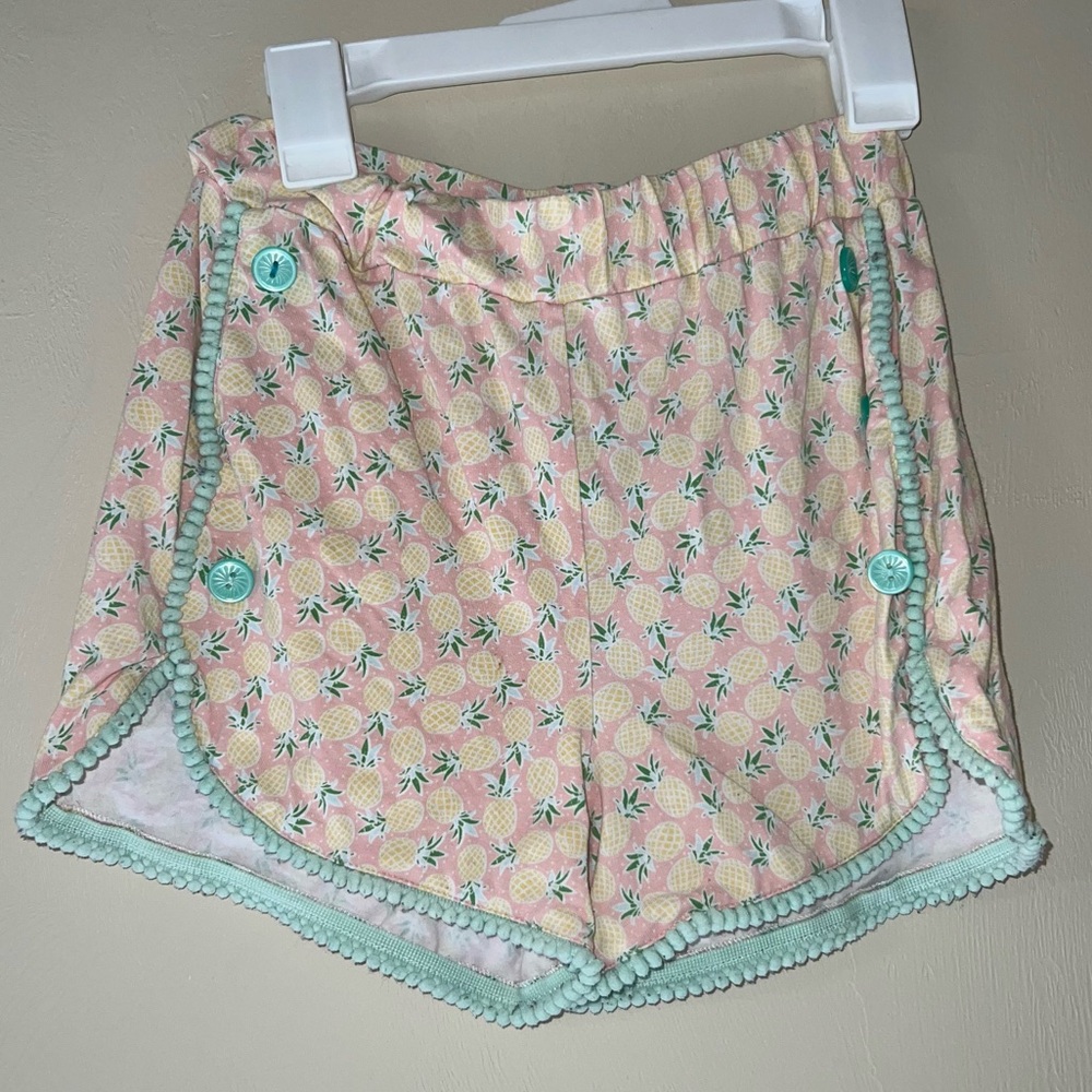 Shrimp & Grits Kids Pink Pineapple Print Pom-Trim Shorts
